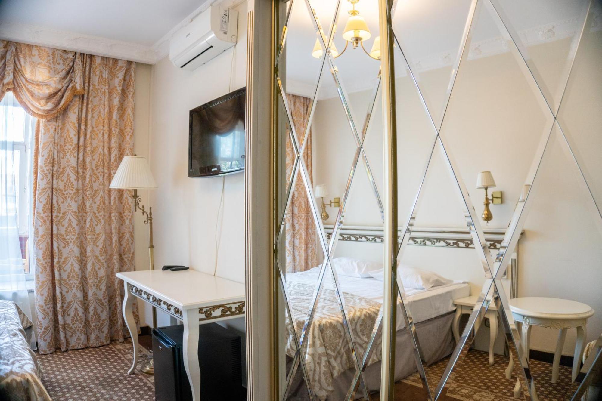 Royal City Hotel เคียฟ ภายนอก รูปภาพ